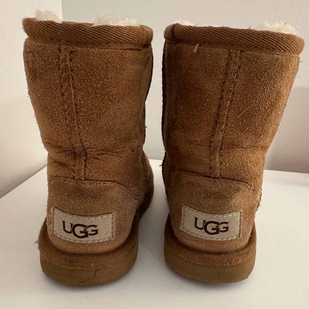Toddler Ugg Boots - size 9 - Picture 9 of 10